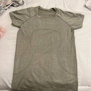Green lulu shirt!!!